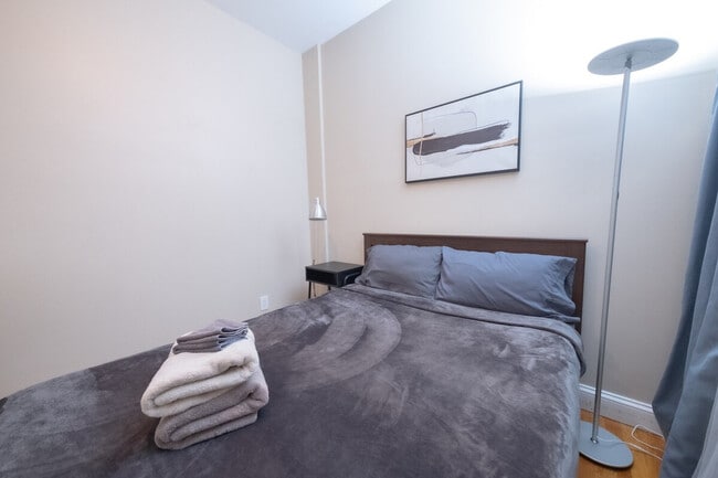 Building Photo - 230 W 113th St