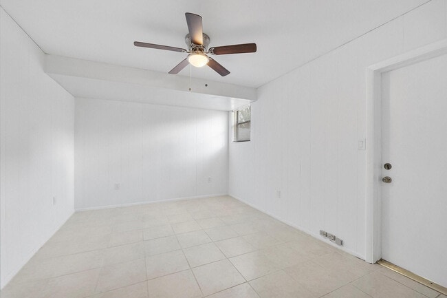 Building Photo - 1353 SE 7th Ct