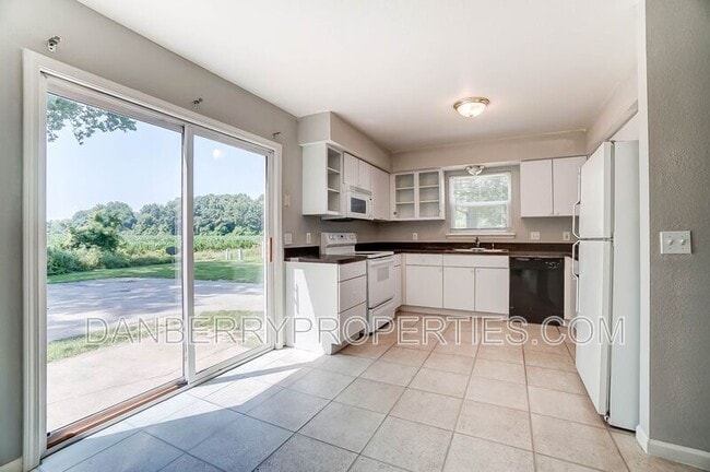 Building Photo - 3739 Willow Run Dr