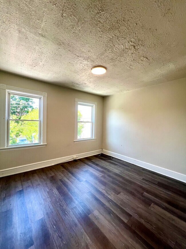 Building Photo - Charming 3BR Townhouse in Cabbage Hill