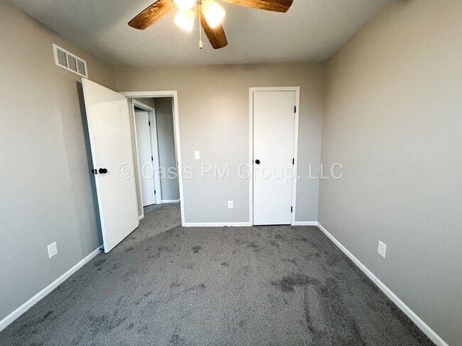 Building Photo - 709 Academy Dr