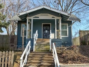 Building Photo - 205 S Willis Ave