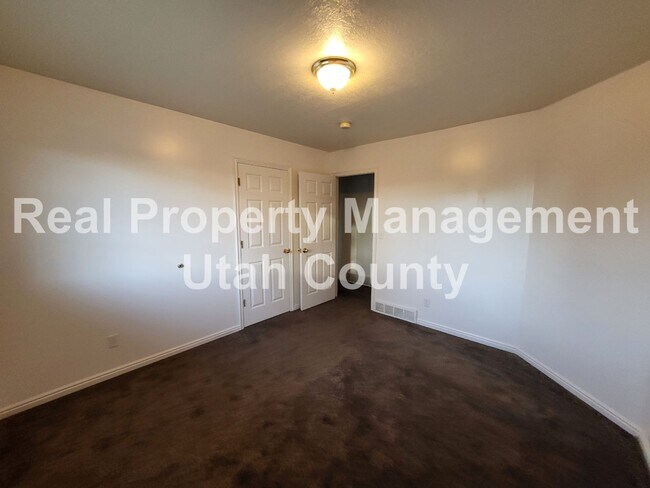 Building Photo - 572 S 1750 E St