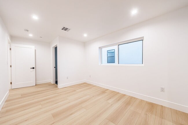 Building Photo - 1656 S Hayworth Ave