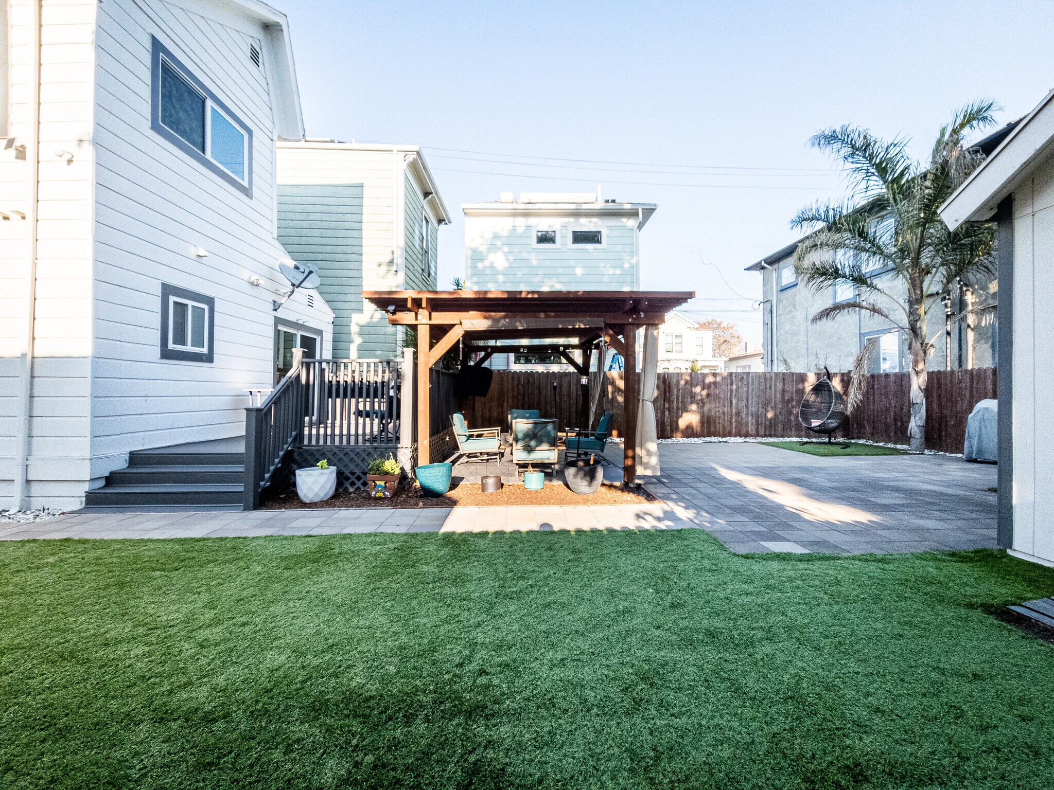 View of deck and pergola - 882 Wood St