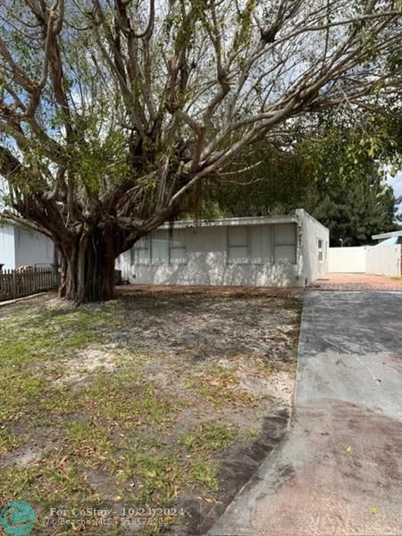 Building Photo - 327 Lancaster St