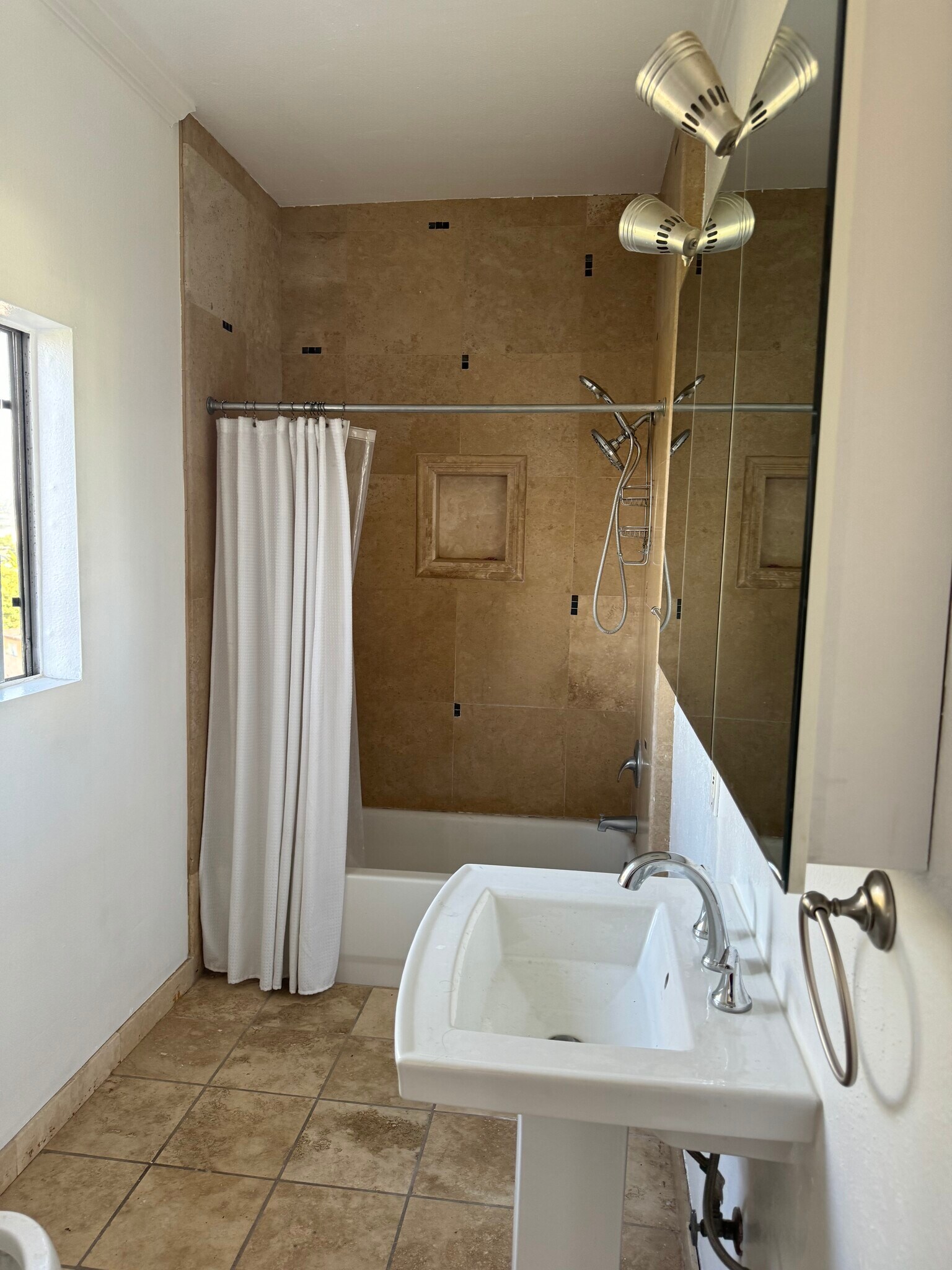 Building Photo - 1461 Carroll Ave