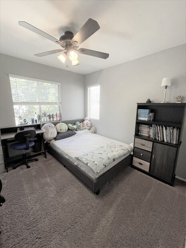 Building Photo - Desirable Old School Housing Community 3 bed x 2.5 Bath 2411 Sqft - Gated Community!!!