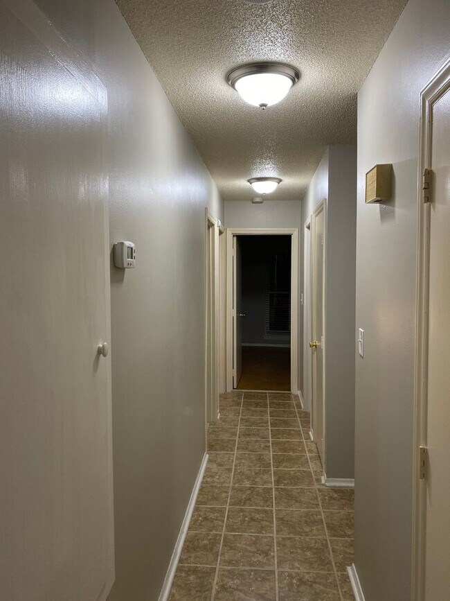 Building Photo - 5014 Flint Ridge Pl