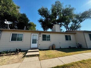 Building Photo - 702/704 Bonfoy Ave