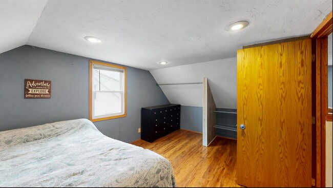 Building Photo - 423 Vroman St