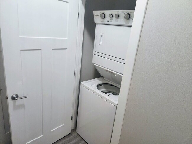 Building Photo - 2728 Yordi Dr