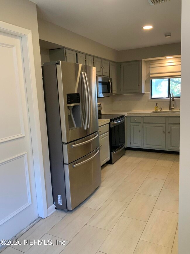 Building Photo - 1809 Kings Way