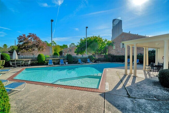 Building Photo - 5851 Doliver Dr