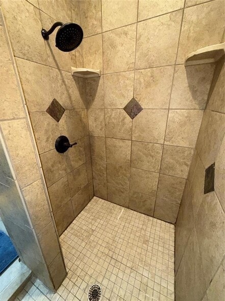 Building Photo - 16616 Moorgate Ln