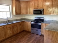 Building Photo - 2 bed 1 bath Blackstone Duplex