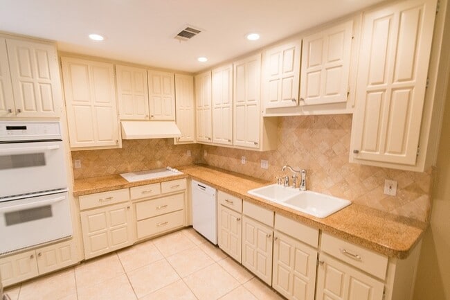 Building Photo - 14816 Sopras Cir