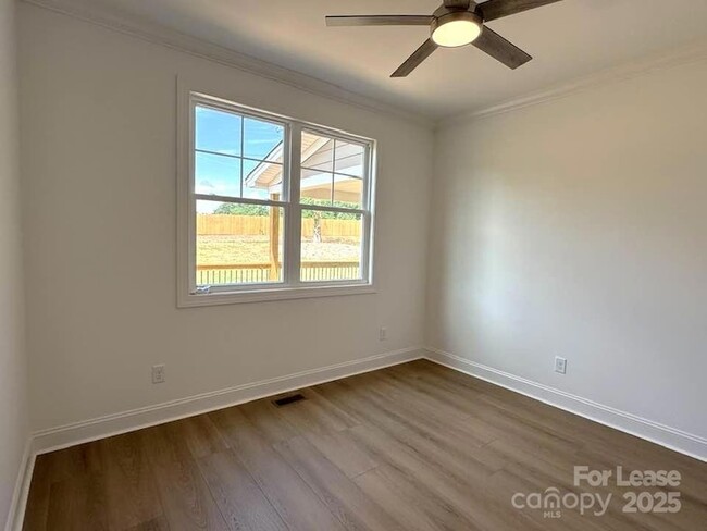 Building Photo - 8070 Blackwood Rd