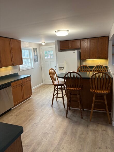 Kitchen - 1049 Mariner Ave