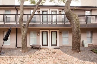 Building Photo - Remodeled Central Dallas Condo
