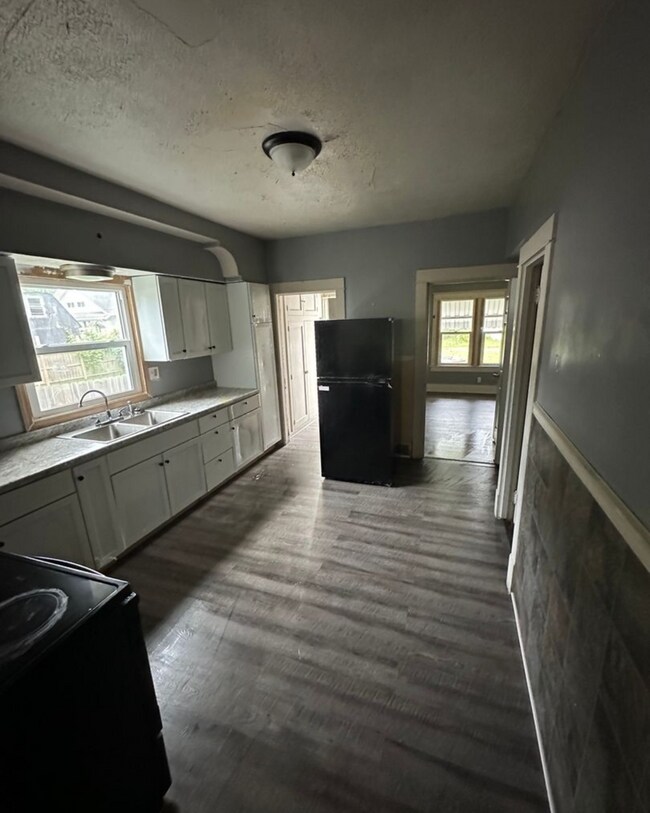 Building Photo - 415 N 2nd St