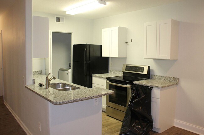 Building Photo - Plantation Point - 1st Floor, 2 Bedrooms