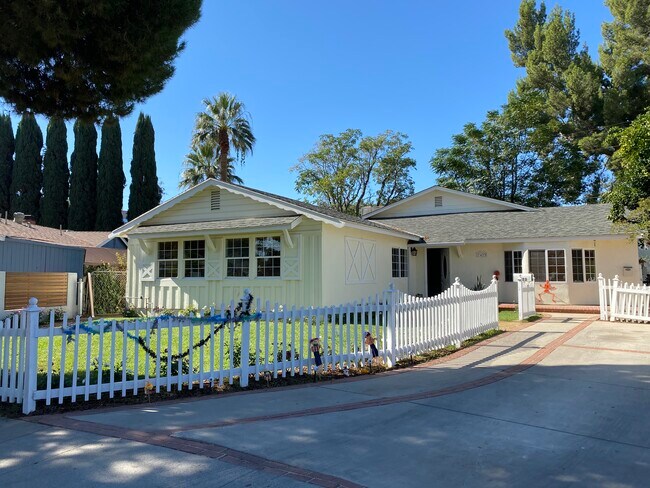 Primary Photo - 7423 Quimby Ave