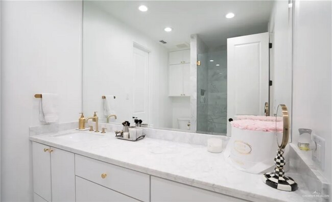 Building Photo - Stylish 2-Story Home in Gated Community with Pool!
