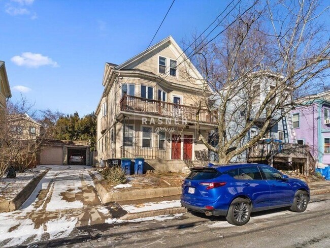 Building Photo - 31 Moore St