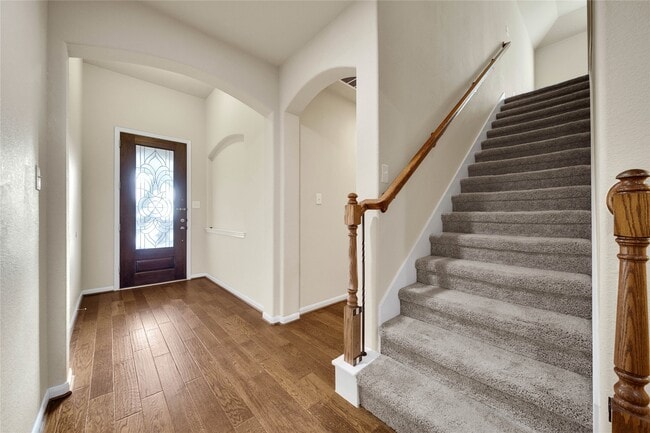 Building Photo - 25208 Forest Ledge Dr