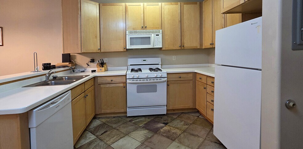 Building Photo - 6749 N 2200 W