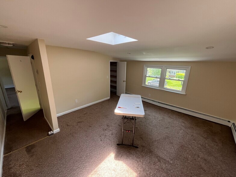 Primary Photo - 615 Floral Pl