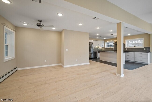 Building Photo - 480 Parkway Dr