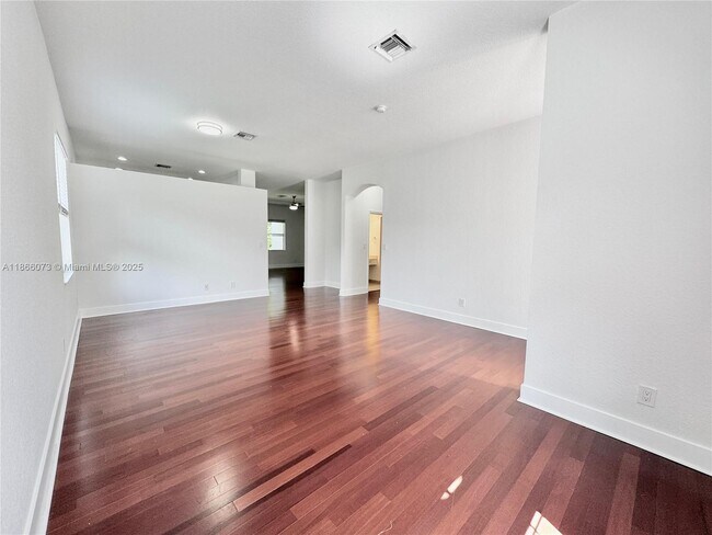 Building Photo - 4451 Laurel Pl