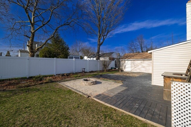 Building Photo - 1558 9th St