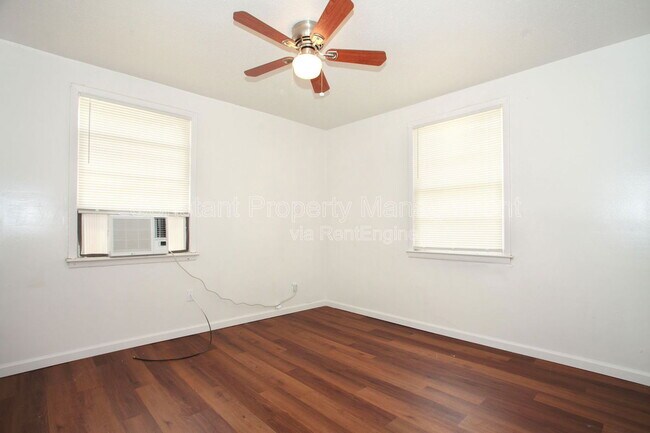 Building Photo - 1105 Stephens St