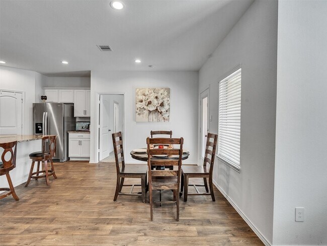 Building Photo - 2521 Honey Nest Ln