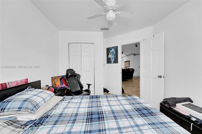 Building Photo - 5520 NW 49th Ave