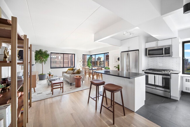 Building Photo - 200 E 87th Street