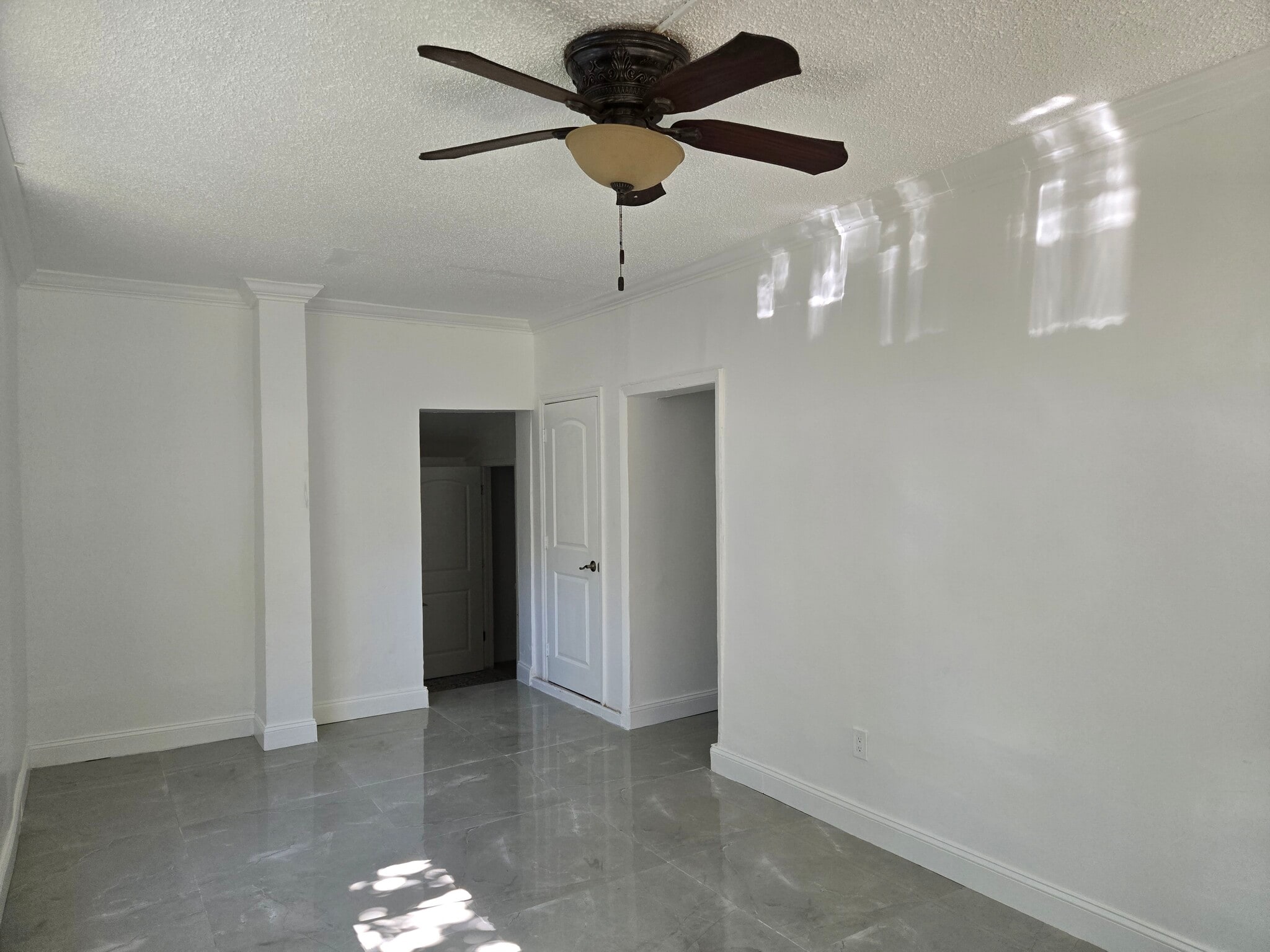 Building Photo - 4514 NE 1st Ave