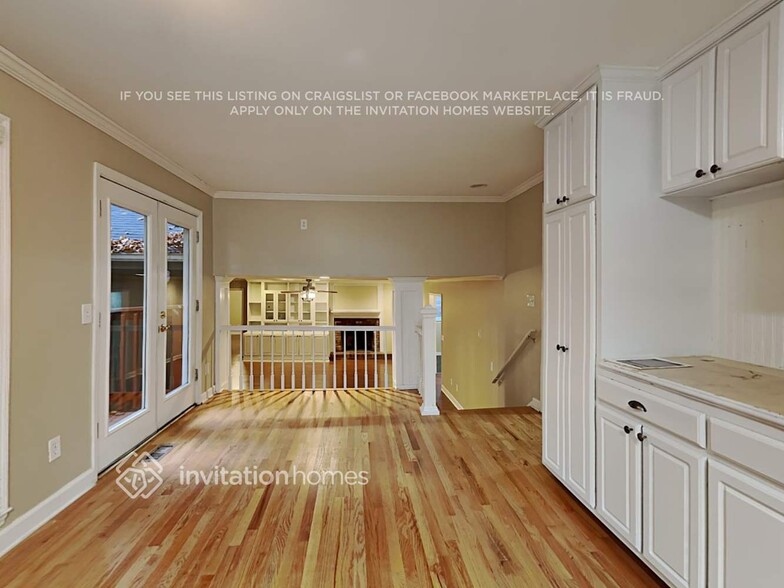 Building Photo - 960 Hunterhill Dr