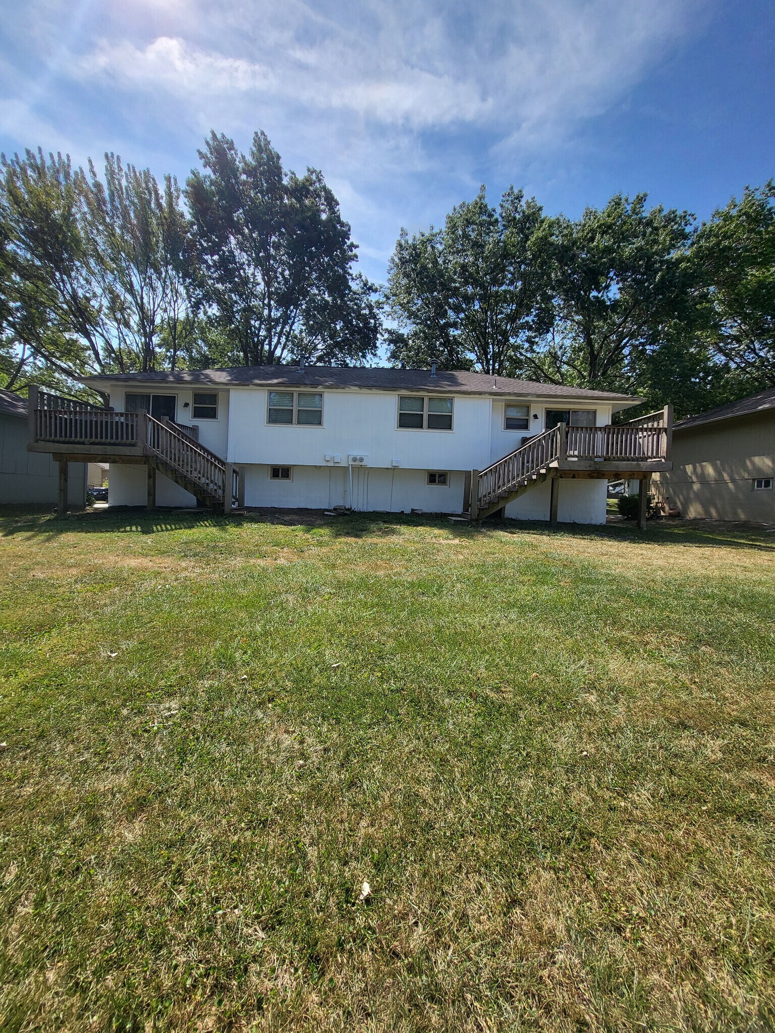 Building Photo - 1210 SE 3rd Ter