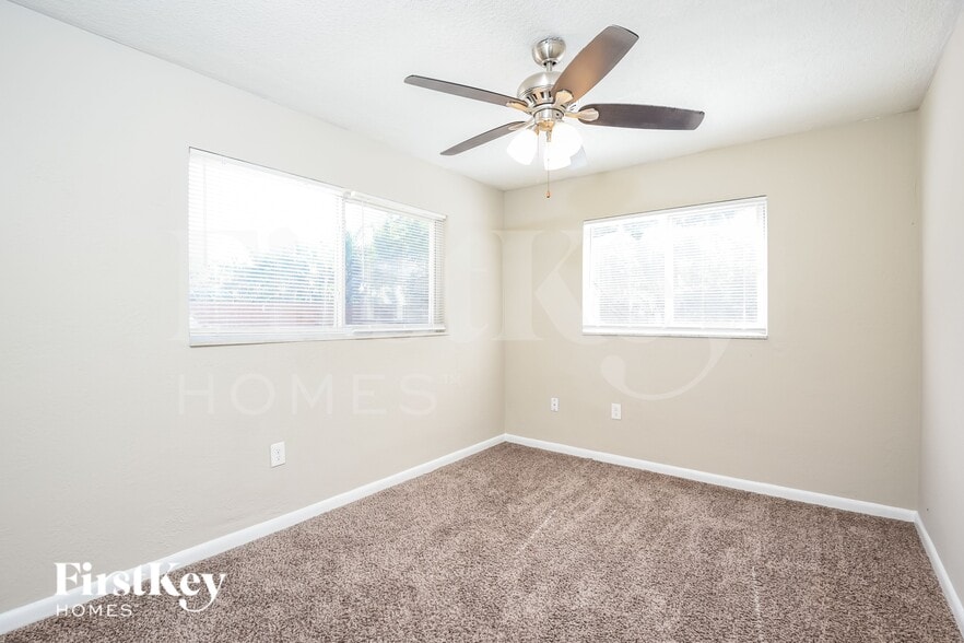 Building Photo - 425 Belair Ave