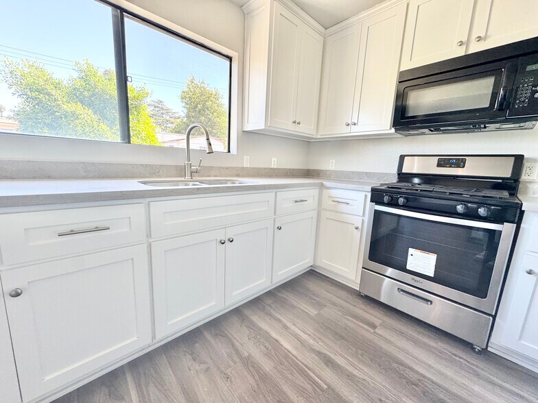 Primary Photo - 619 N Kingsley Dr