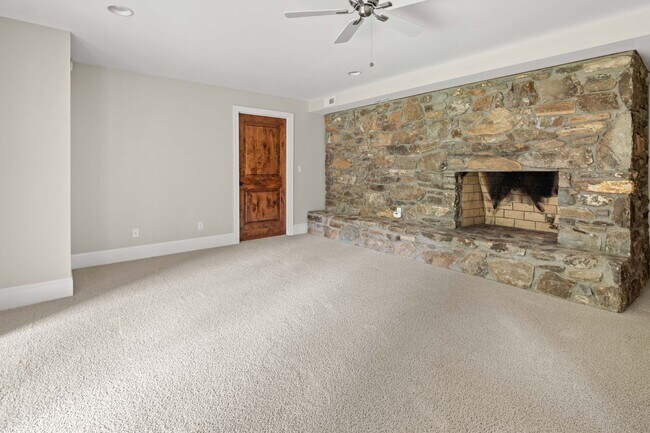 Building Photo - Spacious and Private Home in Biltmore Forest