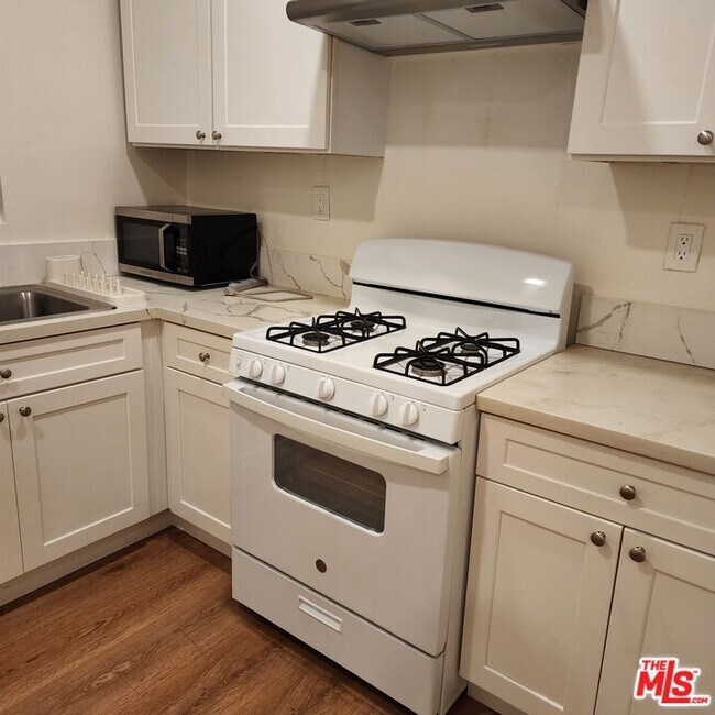 Building Photo - 341 S Western Ave