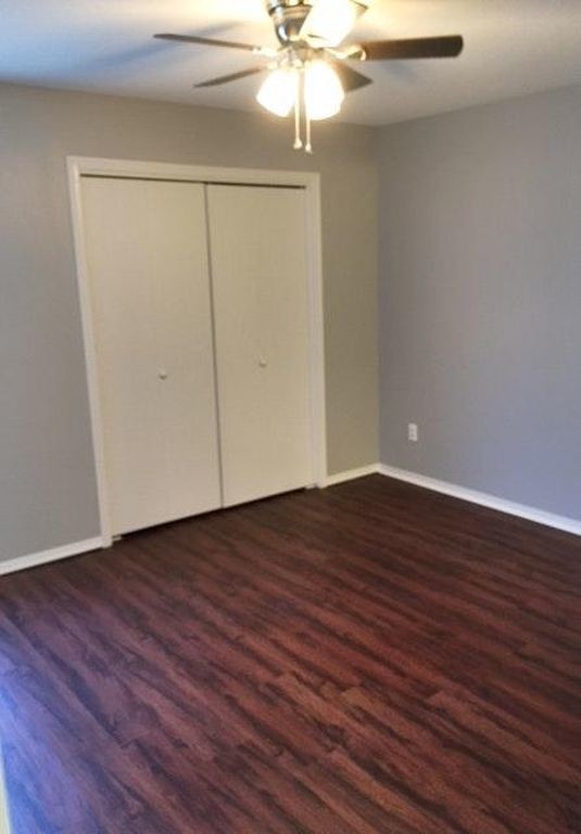 Building Photo - 708 S Red Oaks Cir