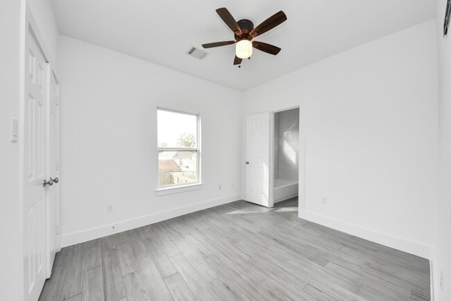 Building Photo - 8305 Prairie View Dr