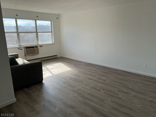 Building Photo - 100 Pierson Miller Dr