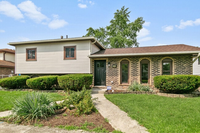 Primary Photo - 242 S Harper Ave